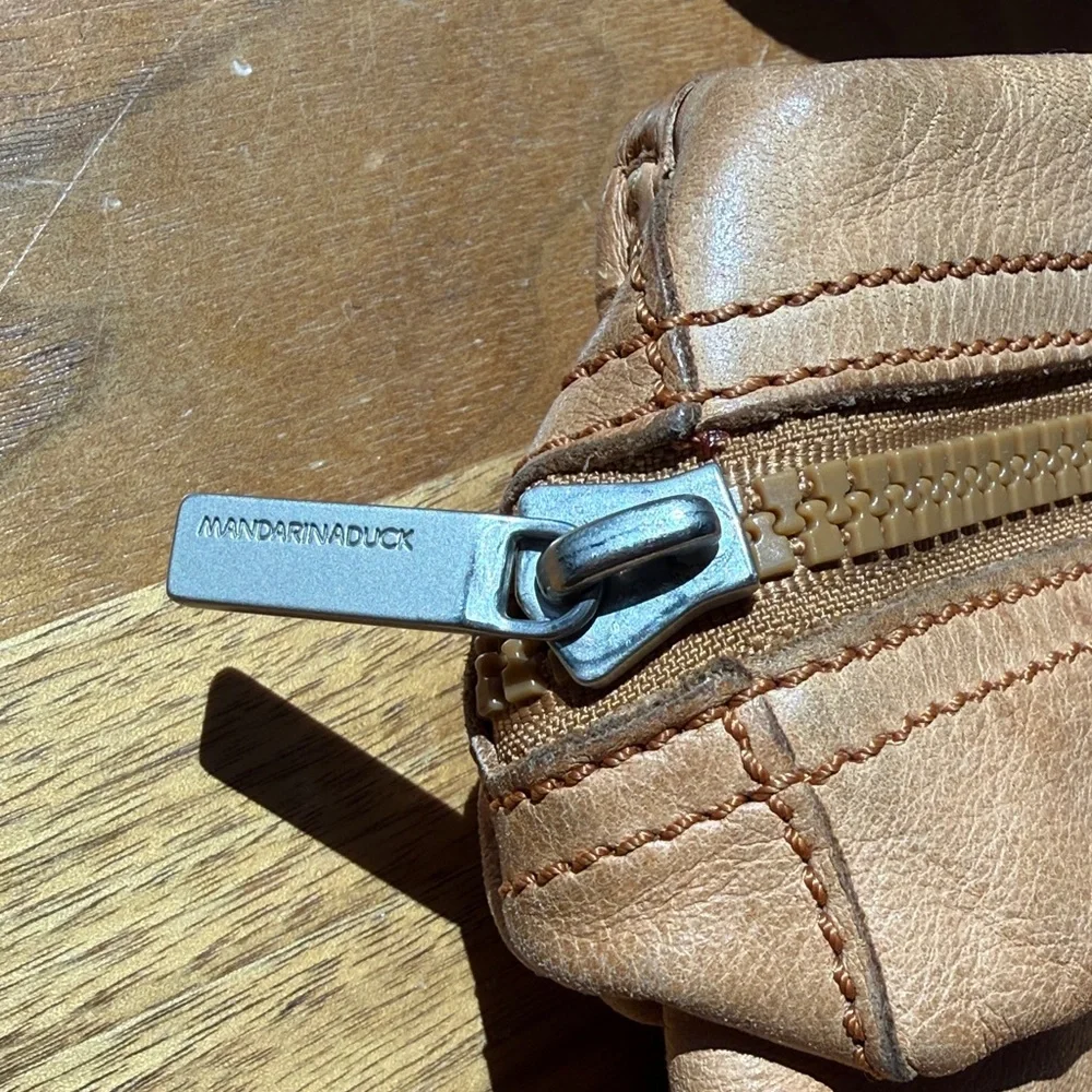 Mandarina Duck genuine leather crossbody bag with logo strap - Picture 2 of 10